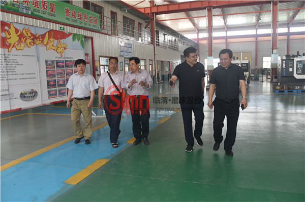 山大領(lǐng)導來車間參觀